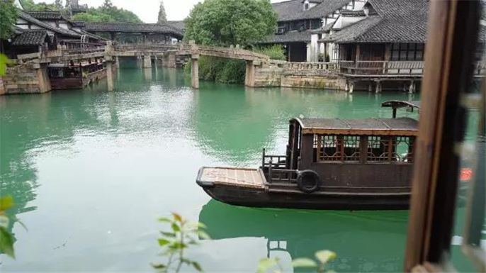 9推窗見(jiàn)水，好一個(gè)烏鎮(zhèn)人家。.jpg